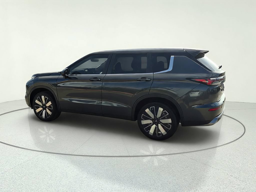 Used 2025 Mitsubishi Outlander SE AWD/4WD image 4