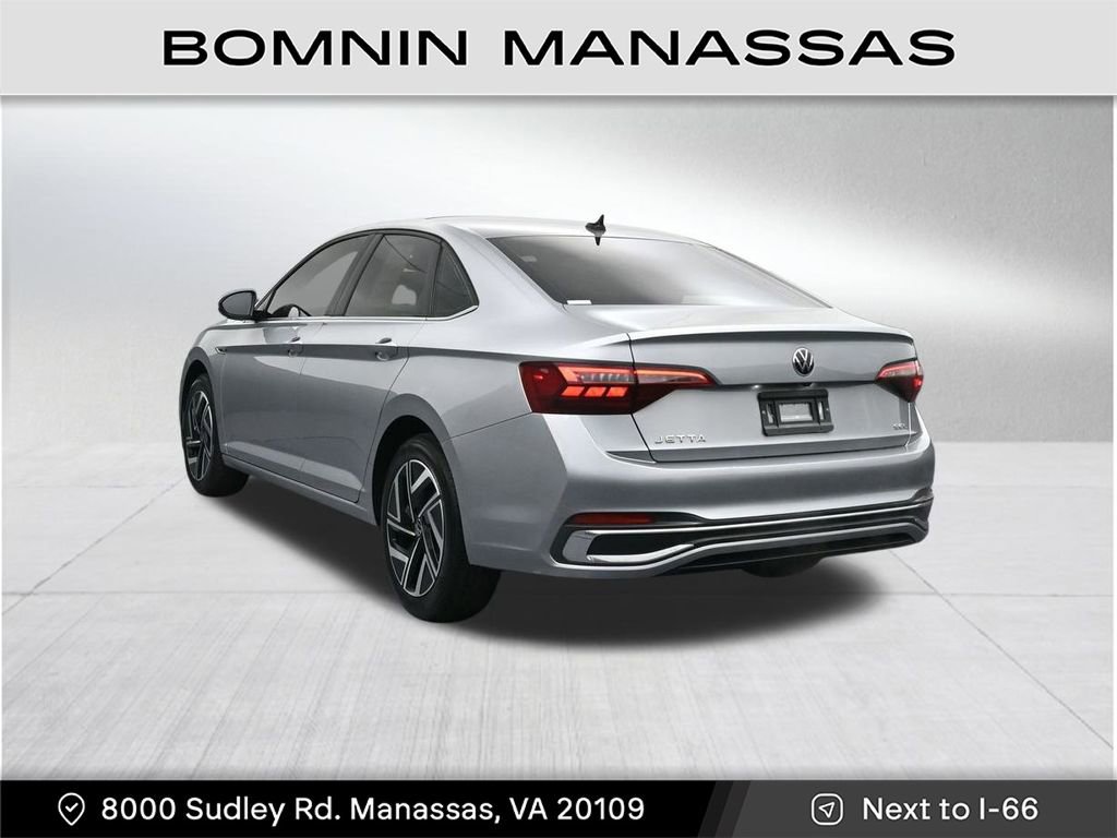 Used 2023 Volkswagen Jetta SEL image 3