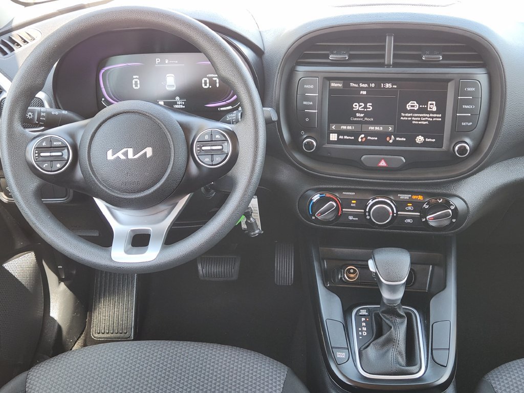 Certified 2025 Kia Soul LX w/ LX Technology Package FWD image 10