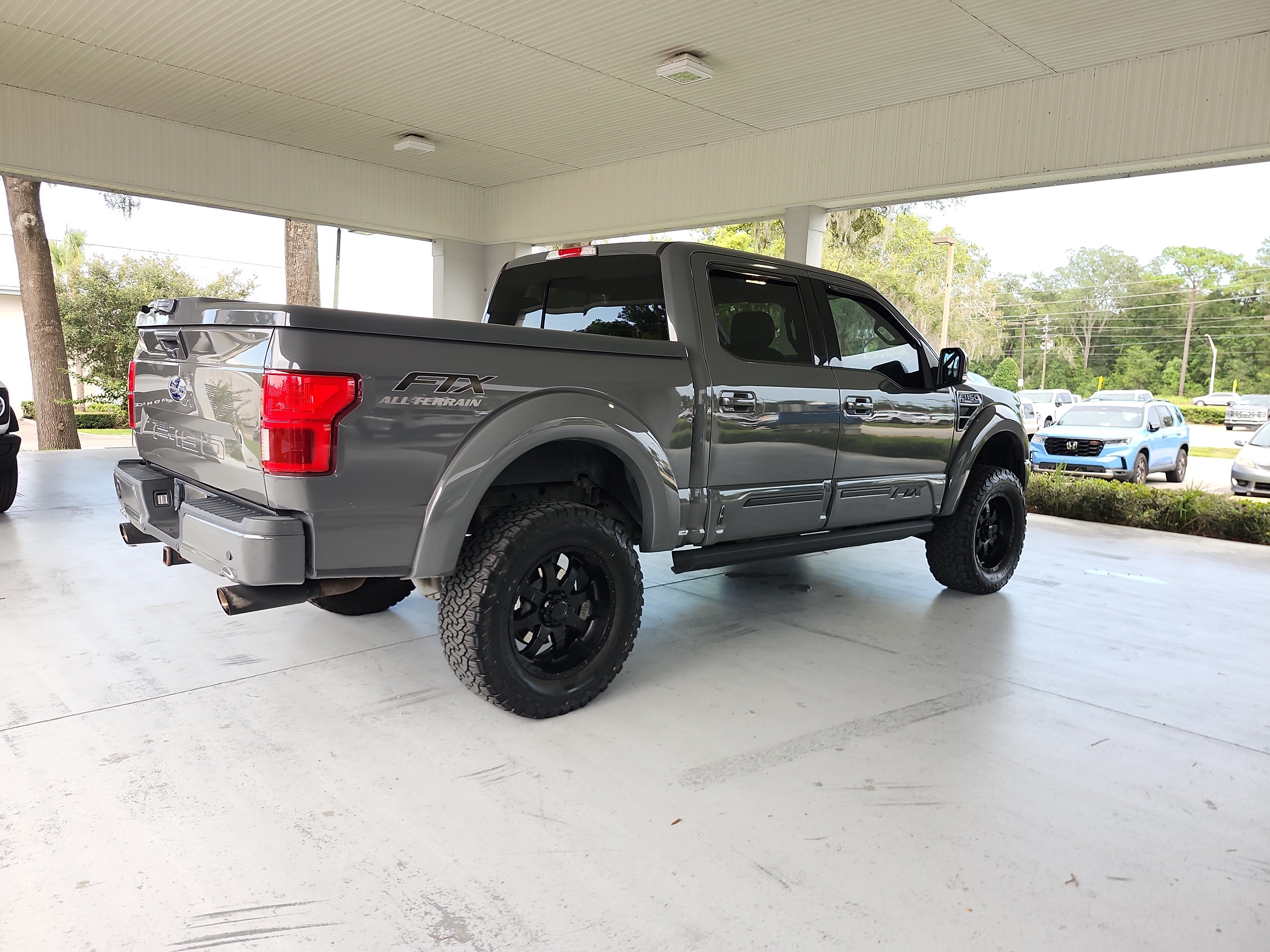 Used 2018 Ford F150 Lariat w/ Equipment Group 502A Luxury AWD/4WD image 5