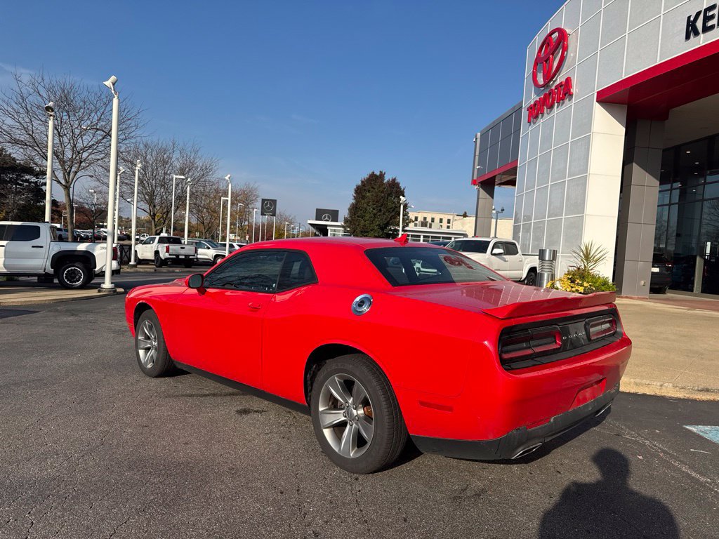 Used 2019 Dodge Challenger SXT RWD image 3