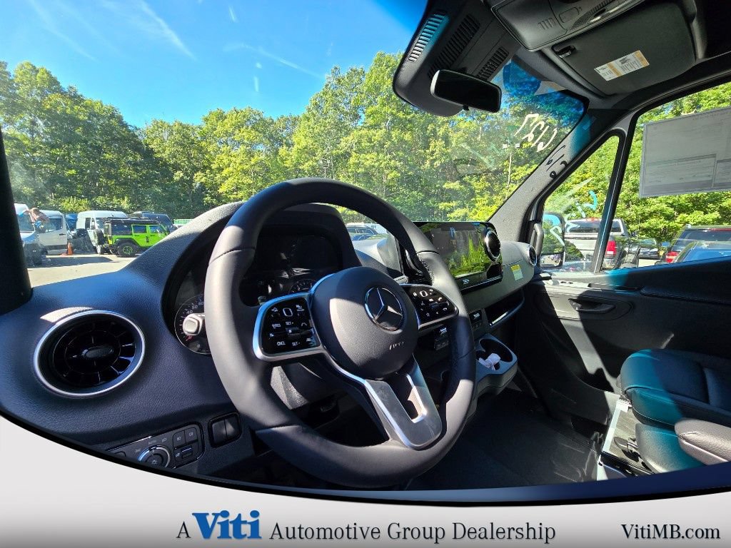 Used 2024 Mercedes-Benz Sprinter 2500 image 11