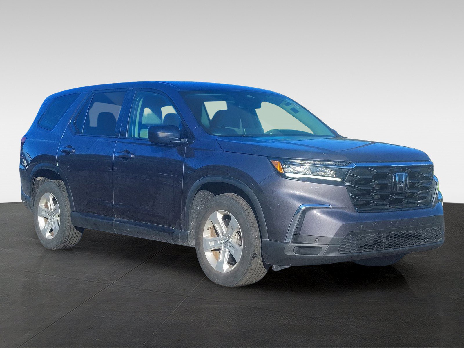 Used 2023 Honda Pilot LX image 3