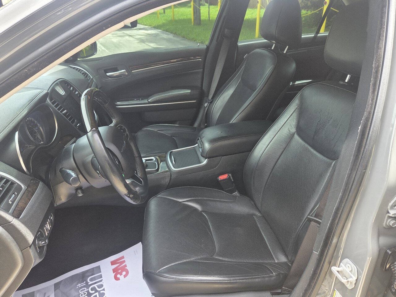 Used 2019 Chrysler 300 Limited RWD image 8