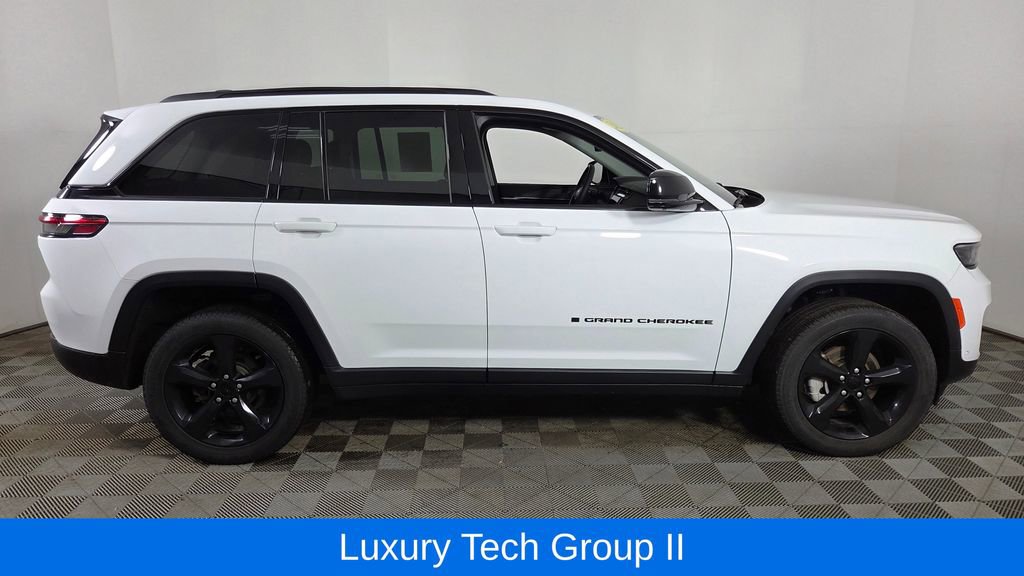 Used 2023 Jeep Grand Cherokee Limited w/ Luxury Tech Group II image 9