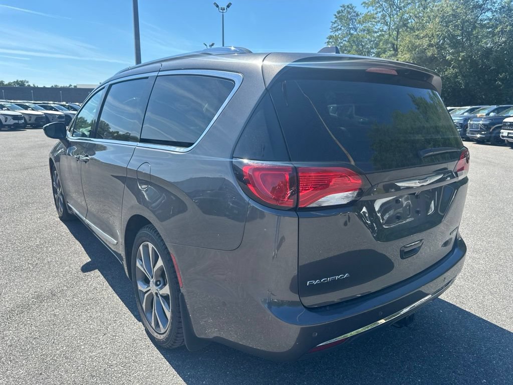 Used 2017 Chrysler Pacifica Limited FWD image 7