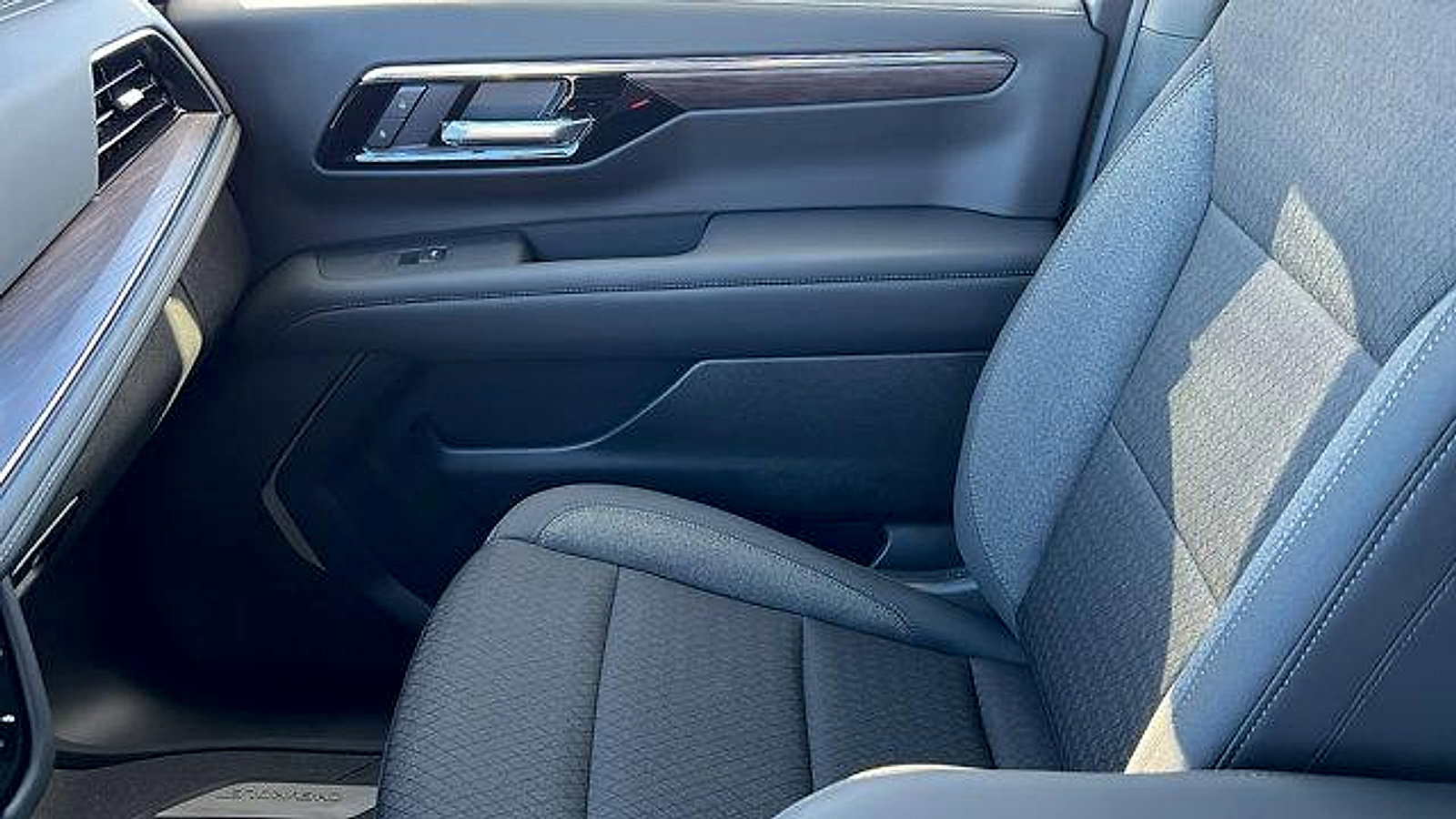 New 2026 Chevrolet Suburban LS image 21