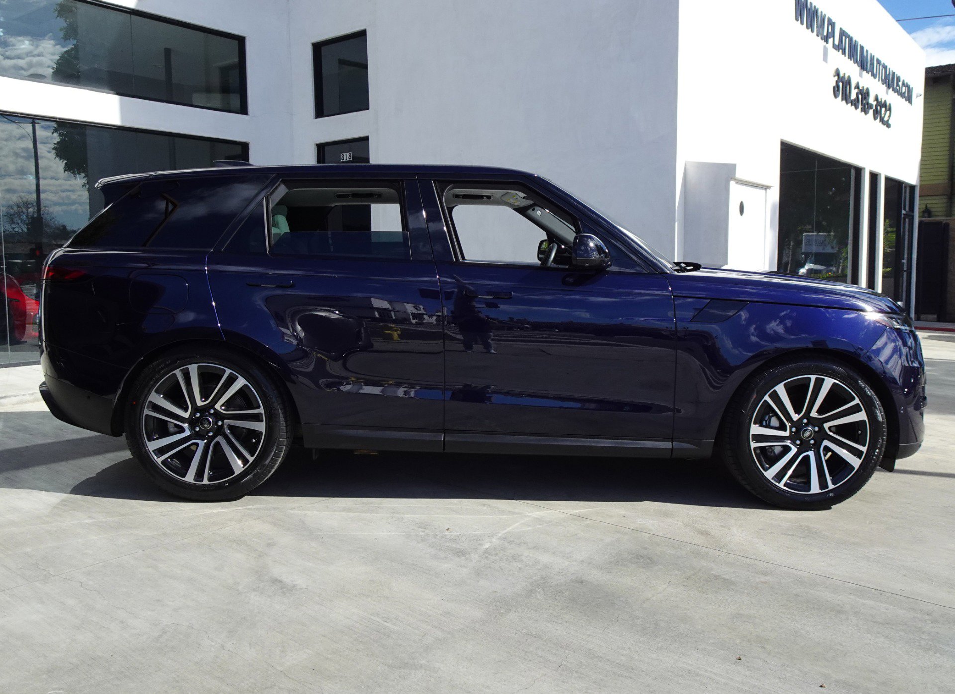 Used 2023 Land Rover Range Rover Sport SE AWD/4WD image 8