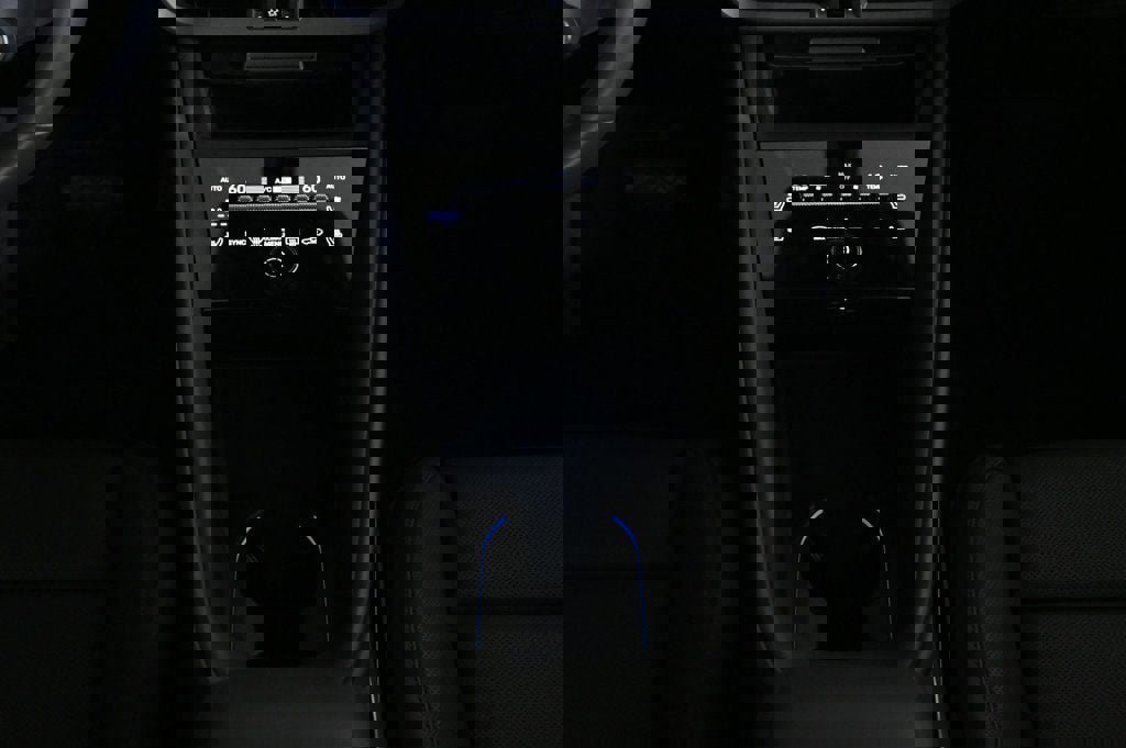 Certified 2025 Porsche Macan Electric image 17