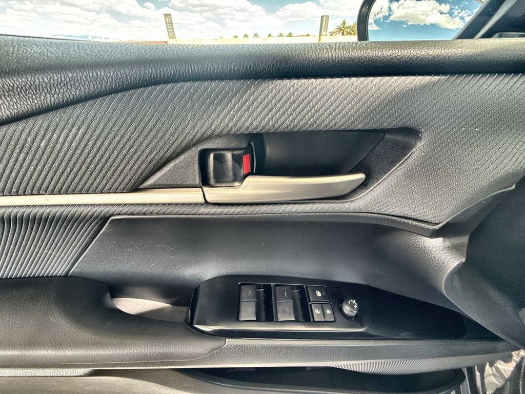 Used 2025 Toyota Camry SE image 15