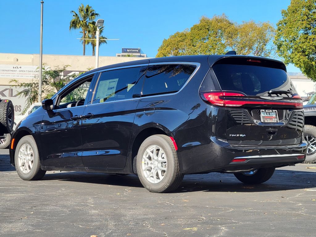 New 2026 Chrysler Pacifica Select FWD image 2