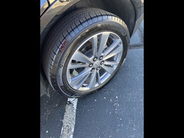 Certified 2025 Cadillac XT5 Premium Luxury w/ Technology Package AWD/4WD image 17