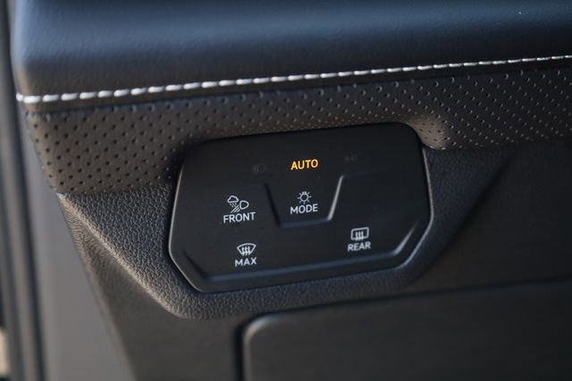 Used 2025 Volkswagen Atlas Cross Sport SE image 10