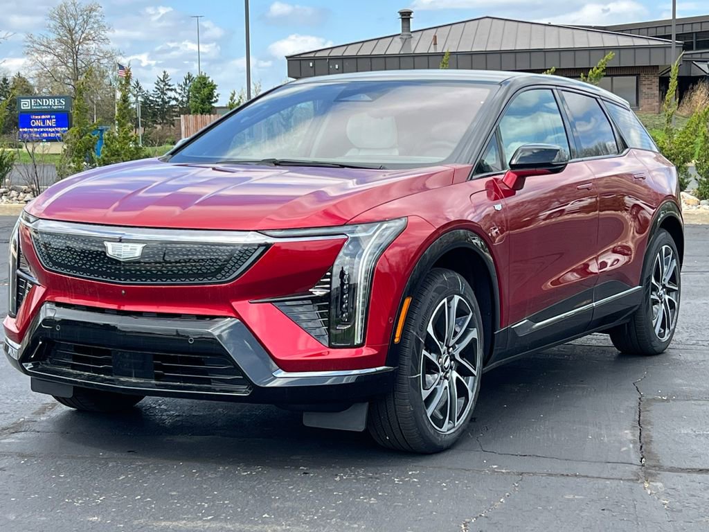New 2026 Cadillac Optiq Sport 1 w/ LPO, Floor Liner Package AWD/4WD image 36