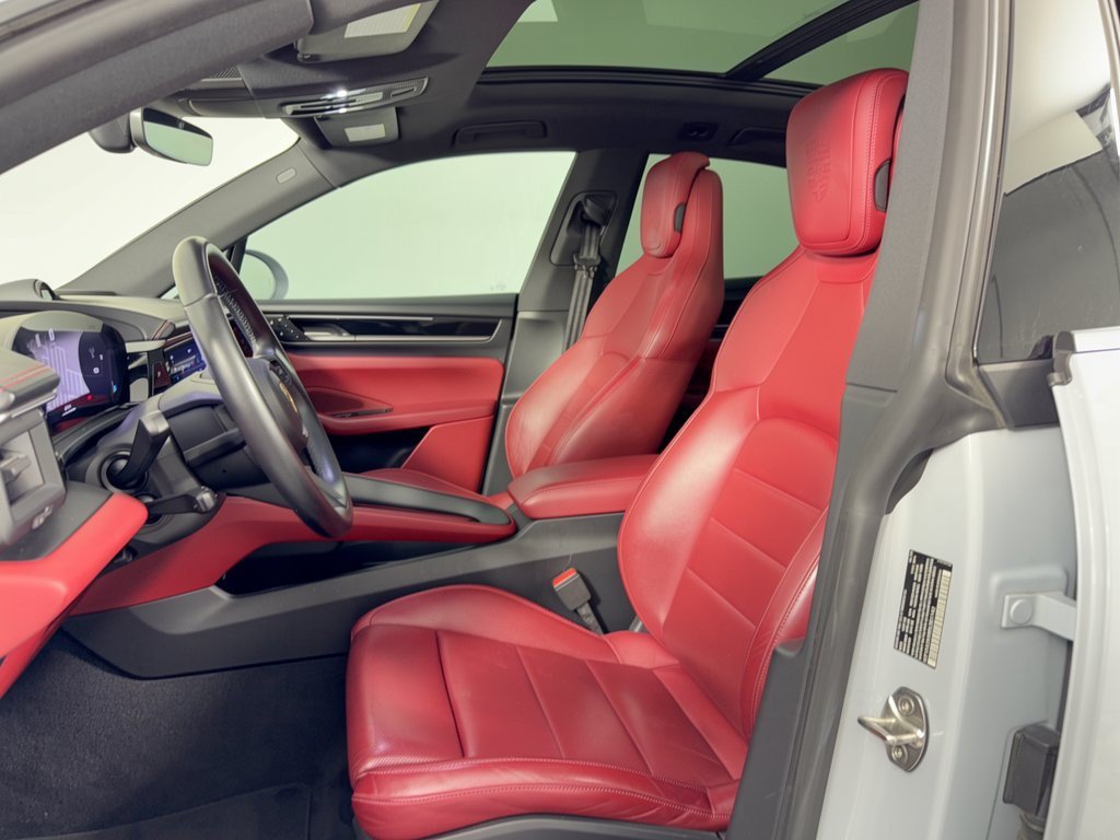 Certified 2024 Porsche Macan 4 Electric AWD/4WD image 5