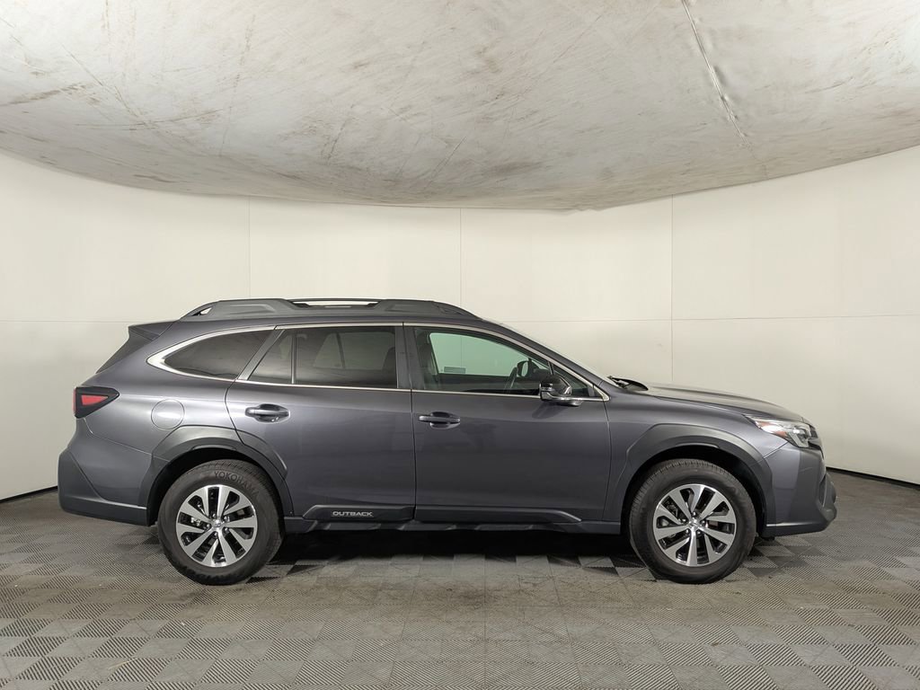 Used 2025 Subaru Outback Premium image 6