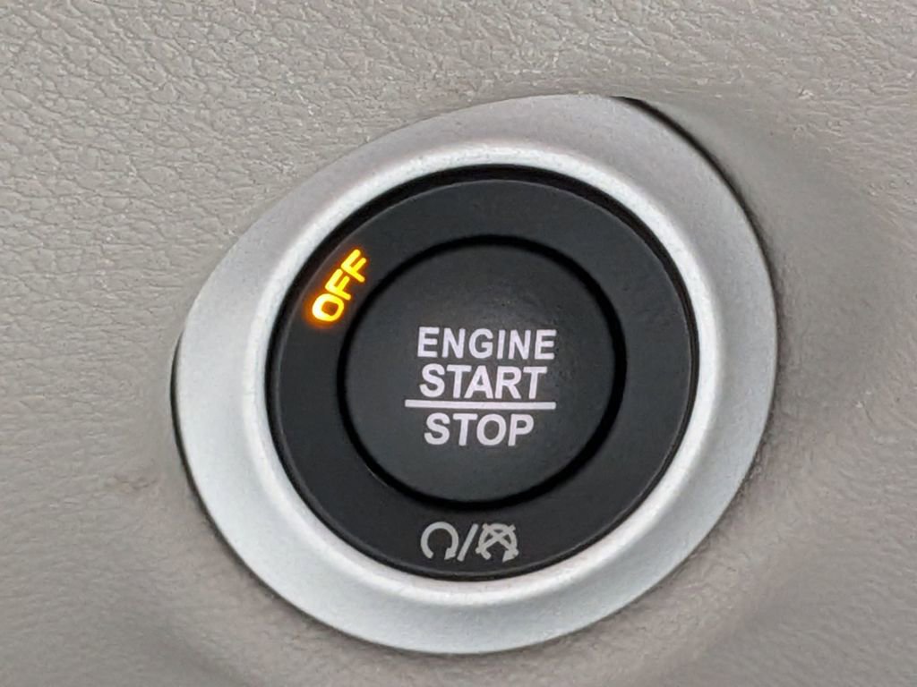 Used 2024 Chrysler Pacifica Touring-L image 36