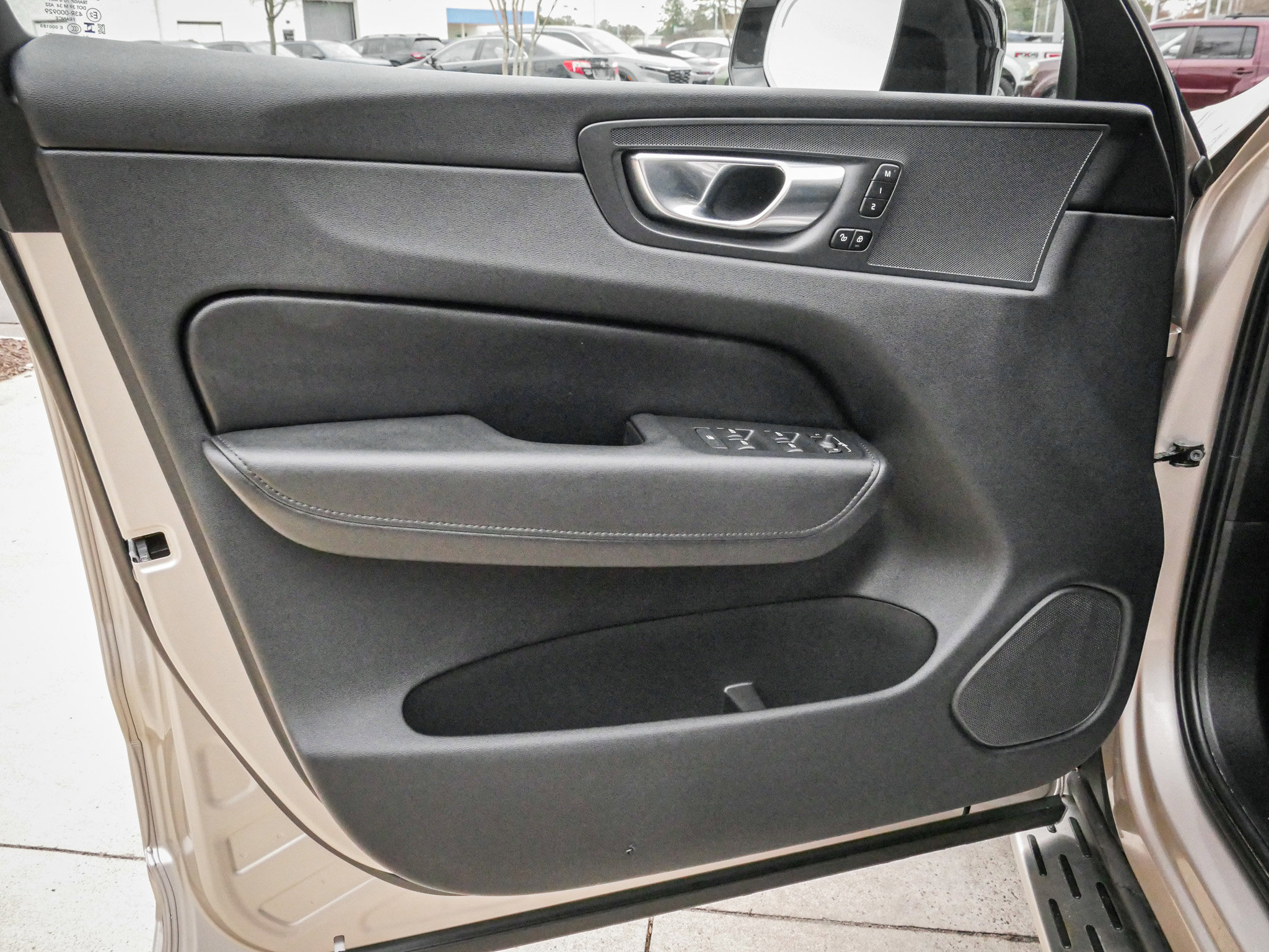 Used 2024 Volvo XC60 B5 Core image 14