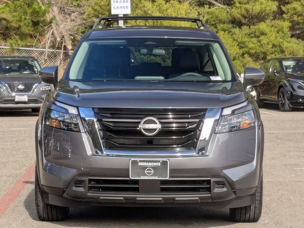 New 2025 Nissan Pathfinder SV image 2