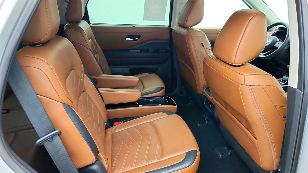 Used 2023 Nissan Pathfinder Platinum image 14