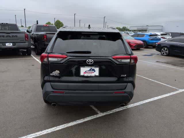 Used 2021 Toyota RAV4 XLE FWD image 7