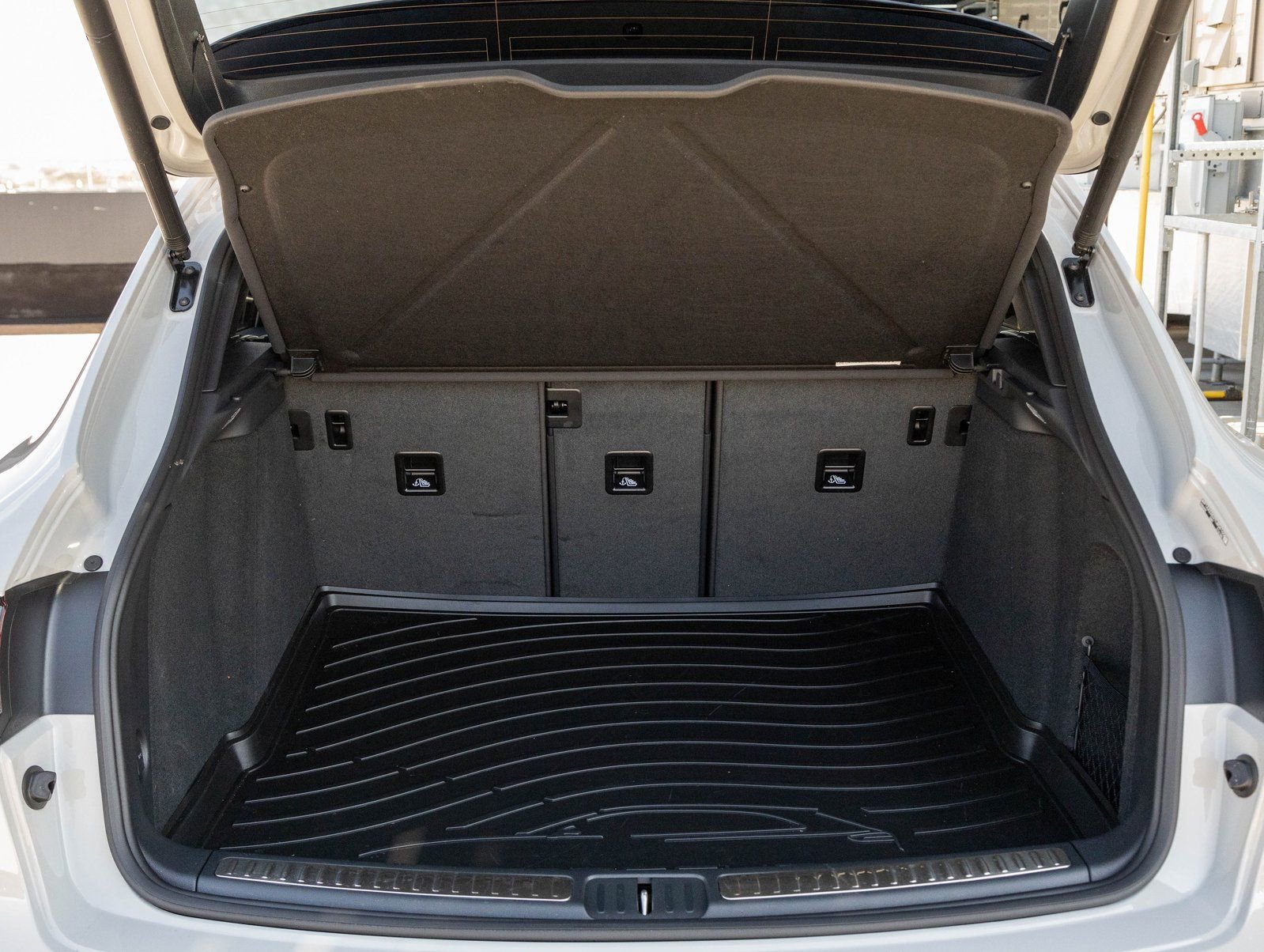 Certified 2026 Porsche Macan image 30