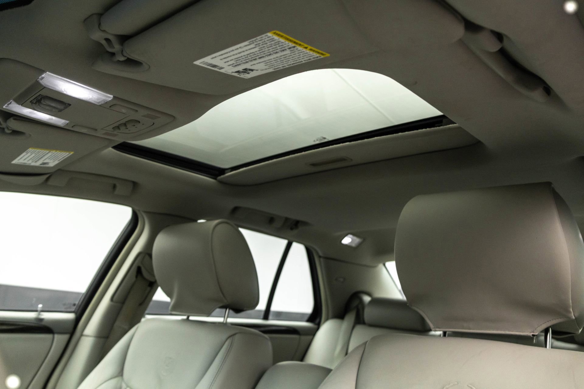 Used 2011 Cadillac DTS Luxury image 27