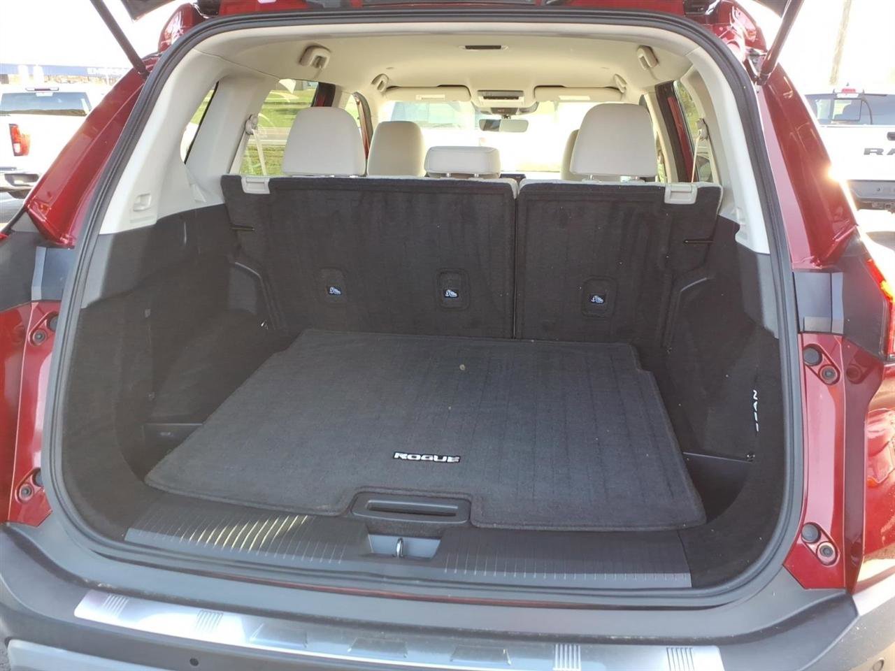 Used 2023 Nissan Rogue SV FWD image 7