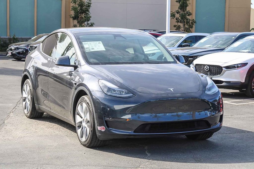 Used 2024 Tesla Model Y Long Range image 3