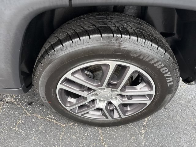 Used 2020 Jeep Compass Latitude w/ Cold Weather Group AWD/4WD image 11