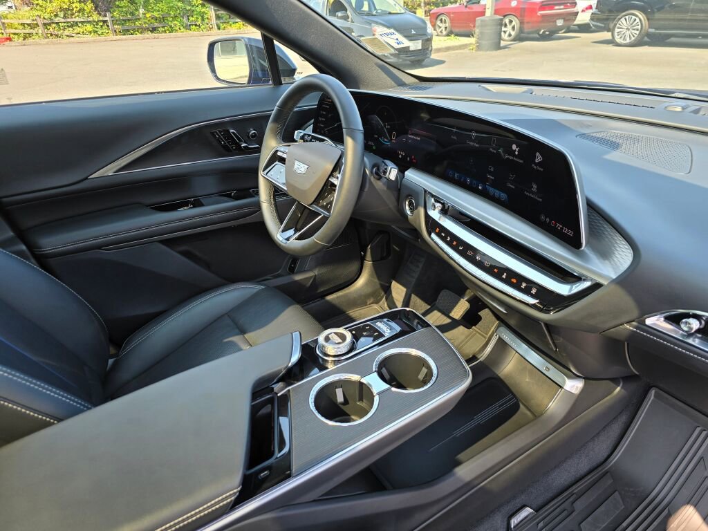 Used 2024 Cadillac Lyriq Sport image 11
