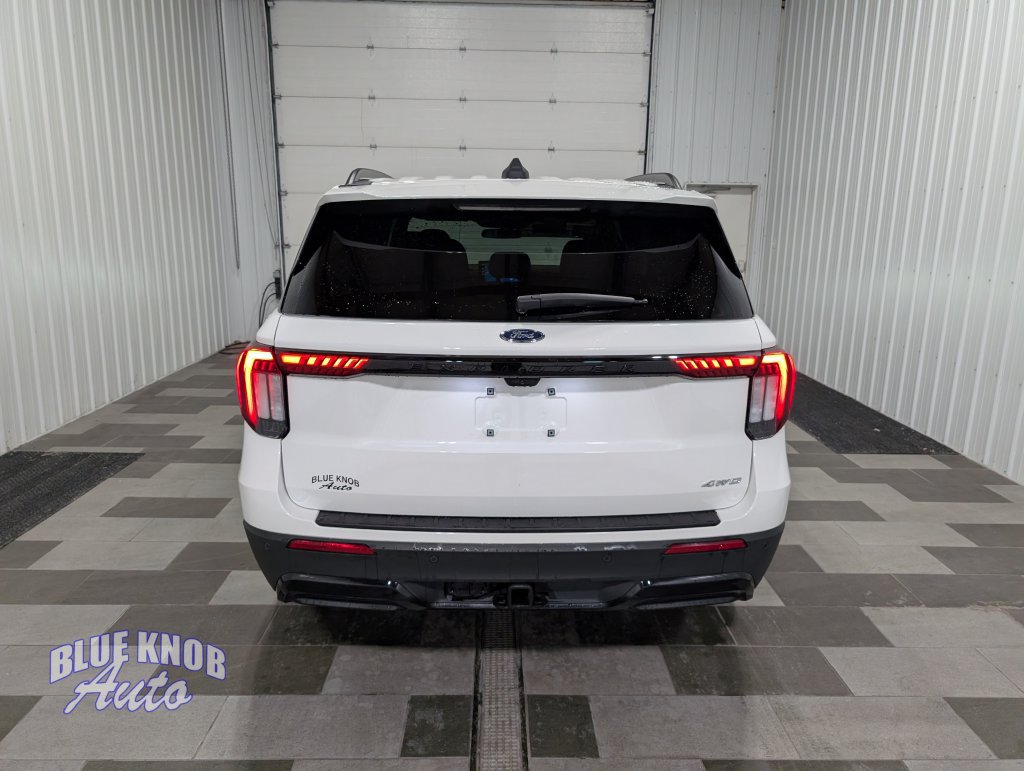 Used 2025 Ford Explorer ST-Line w/ ST-Line Street Pack AWD/4WD image 3