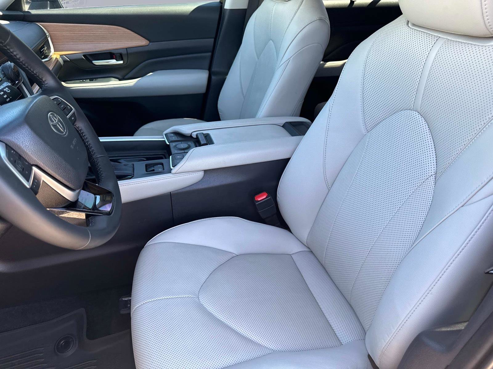 Used 2024 Toyota Grand Highlander Limited image 24