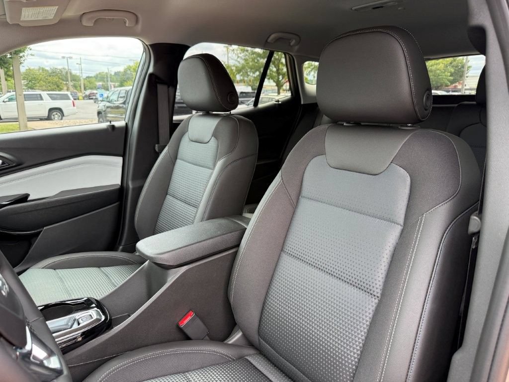 New 2026 Chevrolet Trax LT w/ Midnight Edition FWD image 11