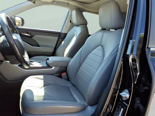 Used 2023 Toyota Highlander XLE image 12