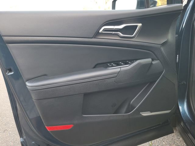 Used 2025 Kia Sportage EX image 16