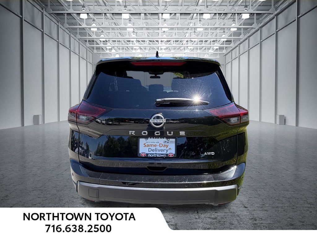 Used 2025 Nissan Rogue SV AWD/4WD image 23