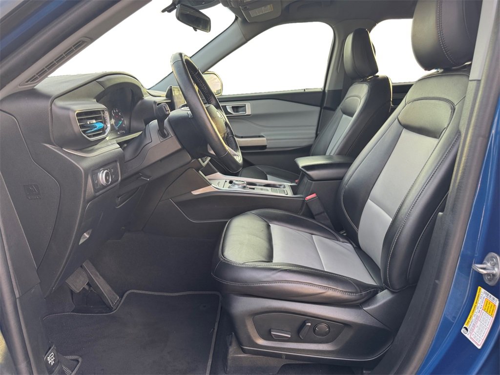 Used 2022 Ford Explorer XLT w/ Equipment Group 202A image 9