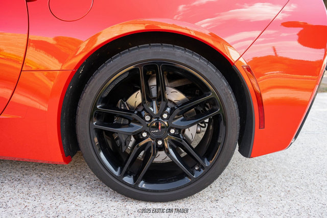 Used 2019 Chevrolet Corvette Stingray Coupe w/ Carbon Flash Badge Package image 94