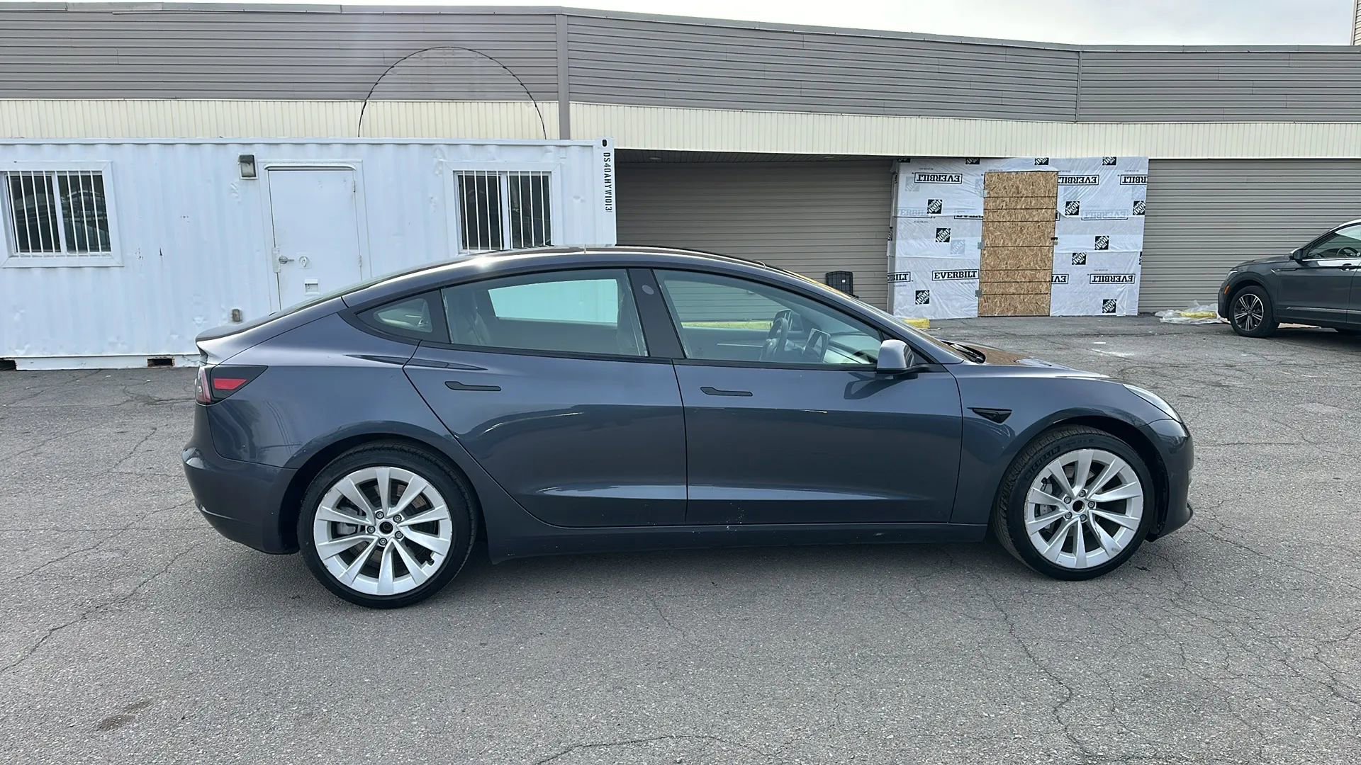 Used 2023 Tesla Model 3 Standard Range image 4