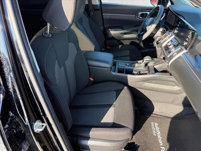 Used 2023 Kia Sorento LX image 22