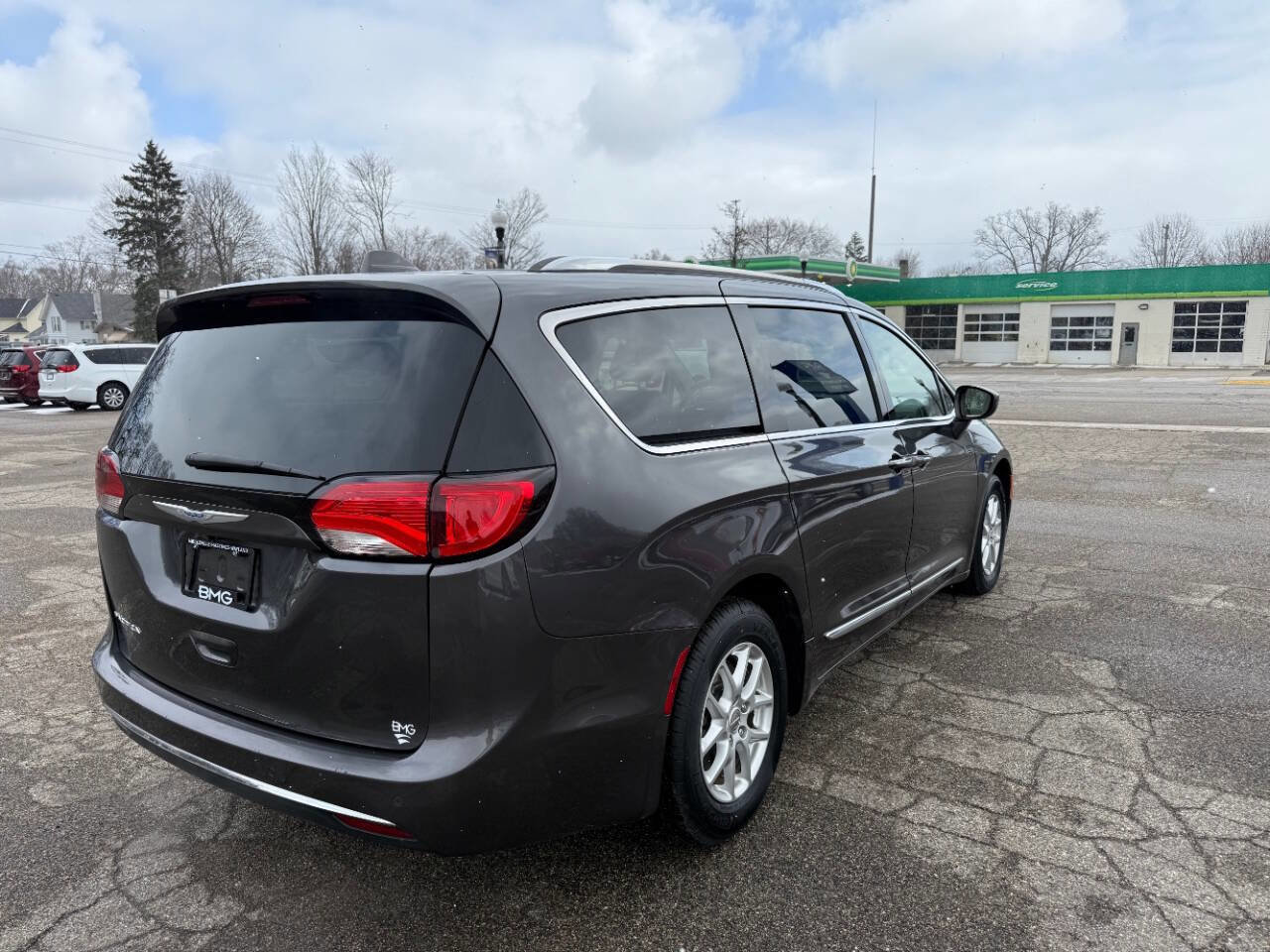 Used 2020 Chrysler Pacifica Touring-L FWD image 5