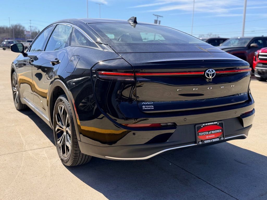 Used 2023 Toyota Crown Limited image 7