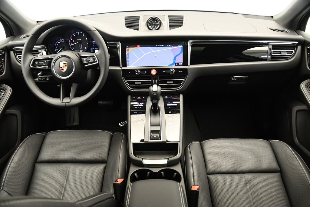 Certified 2025 Porsche Macan image 34