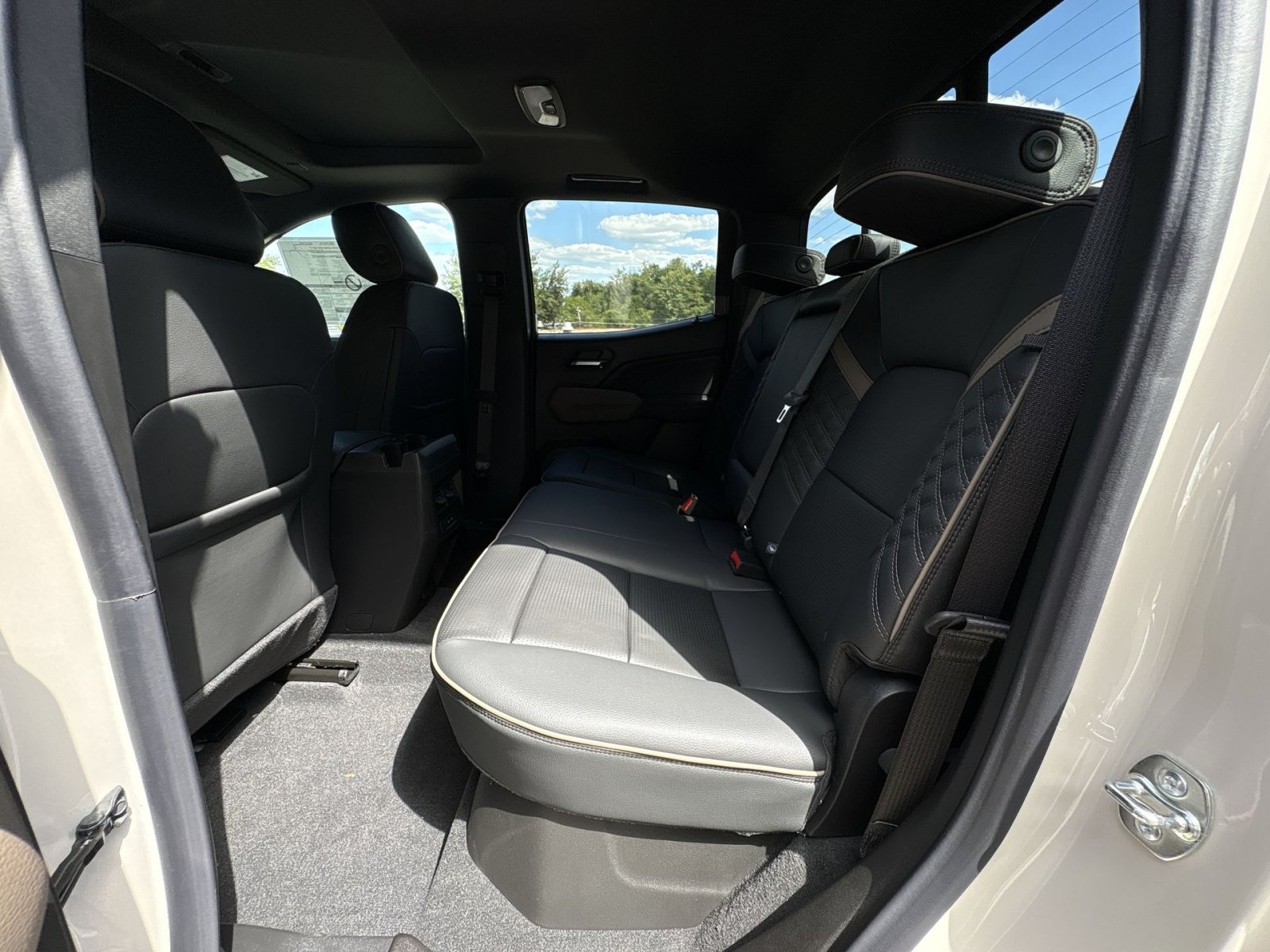 New 2026 GMC Canyon Denali w/ LPO, Black Badging Package AWD/4WD image 25
