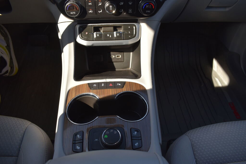 Used 2023 GMC Acadia SLE w/ Driver Convenience Package image 23