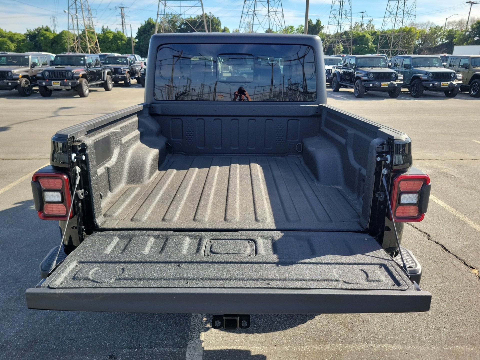 New 2026 Jeep Gladiator Sport AWD/4WD image 17