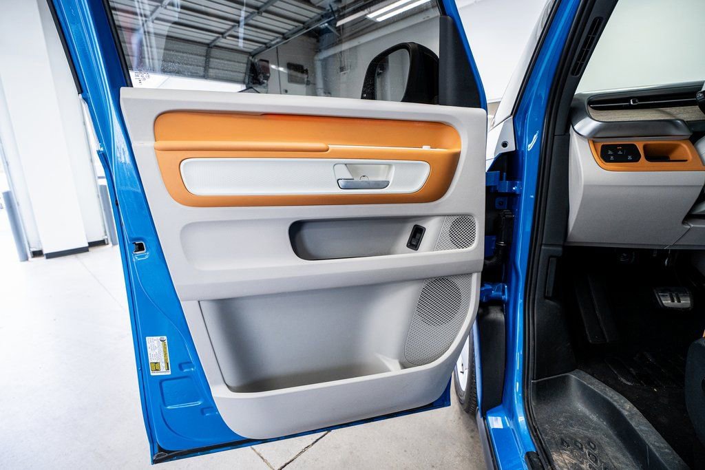 Used 2025 Volkswagen ID. Buzz 1st Edition image 27