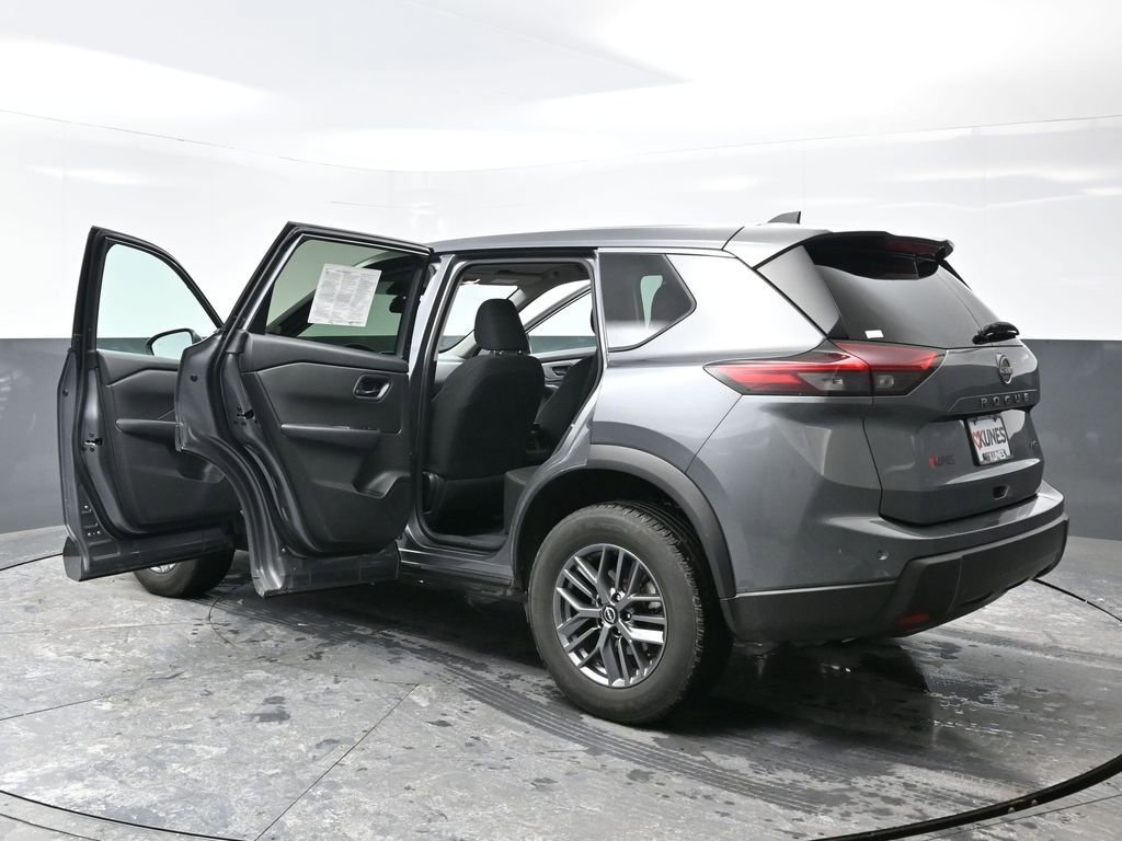 Used 2024 Nissan Rogue S image 60