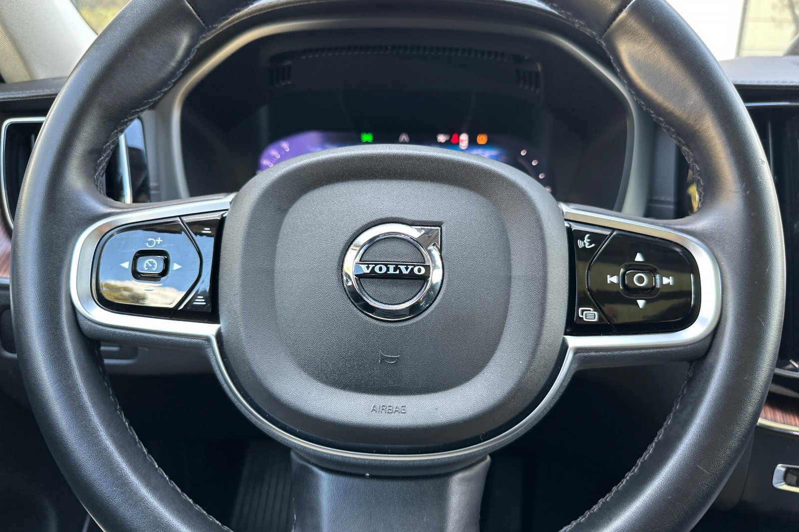 Certified 2023 Volvo XC60 T8 Ultimate AWD/4WD image 27